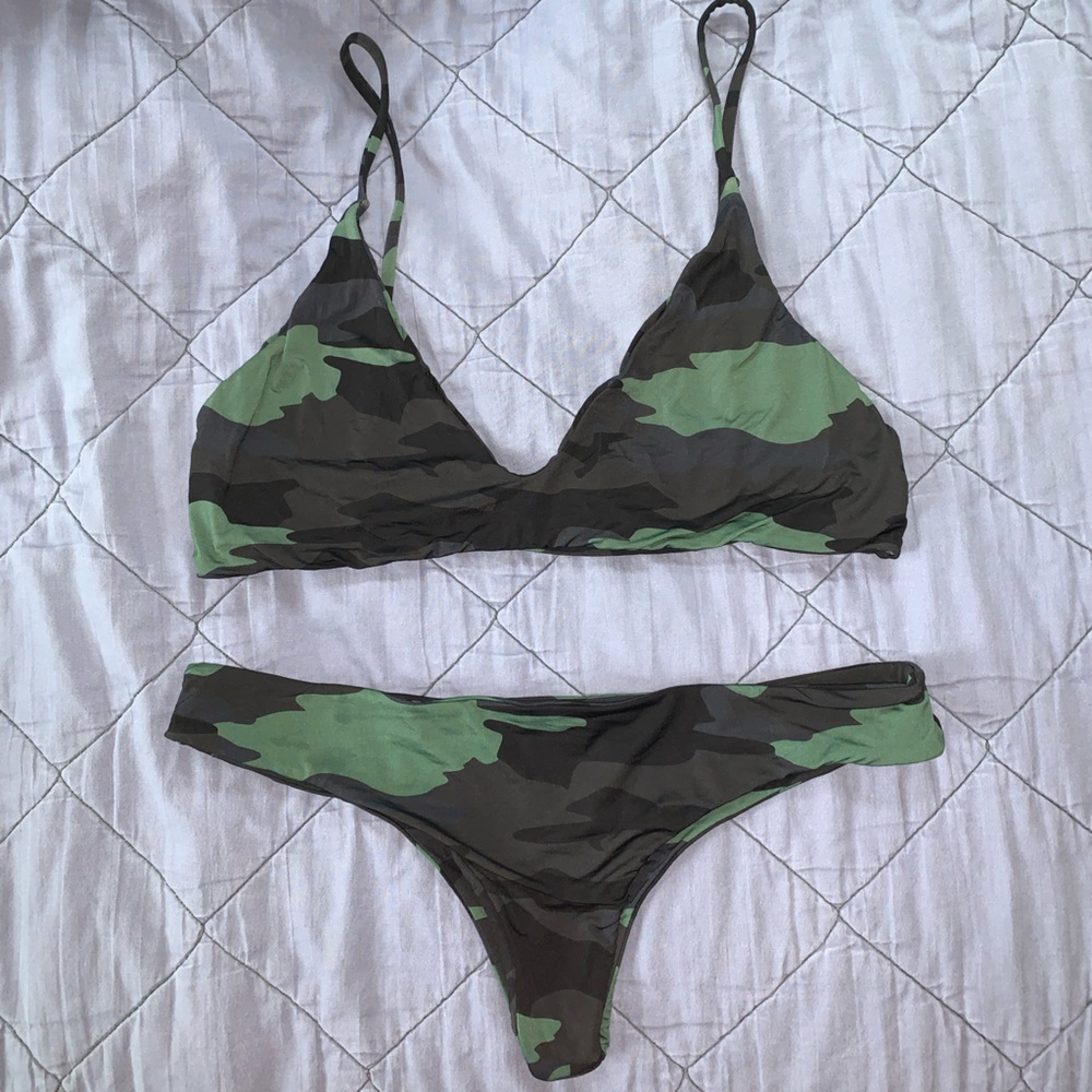 SOLD 👀 MAI SWIM NIGHT CAMO SET - Picture 1 of 3